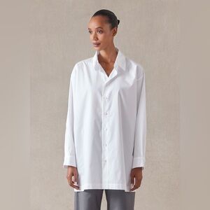 Eskandar cotton poplin slim a-line back pleat shirt with collar - white in 14